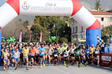 La partenza della Maratonina della Vittoria (foto dalla pagina Facebook della Fidal Veneto)